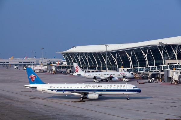 吹雪车融雪剂等齐到位上海两大机场启动低温预案