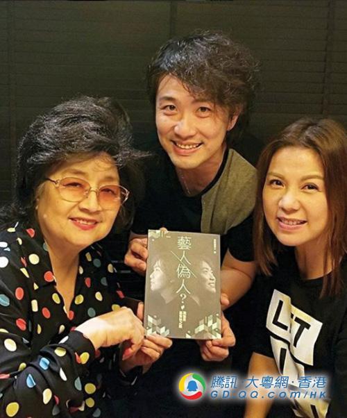 顺流逆流光辉走过69岁徐小凤逛街是这样装扮