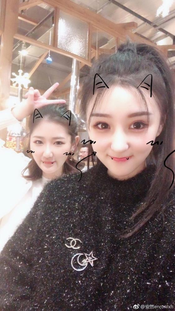 rng小虎女友晒与uzi女友合照网友都好美