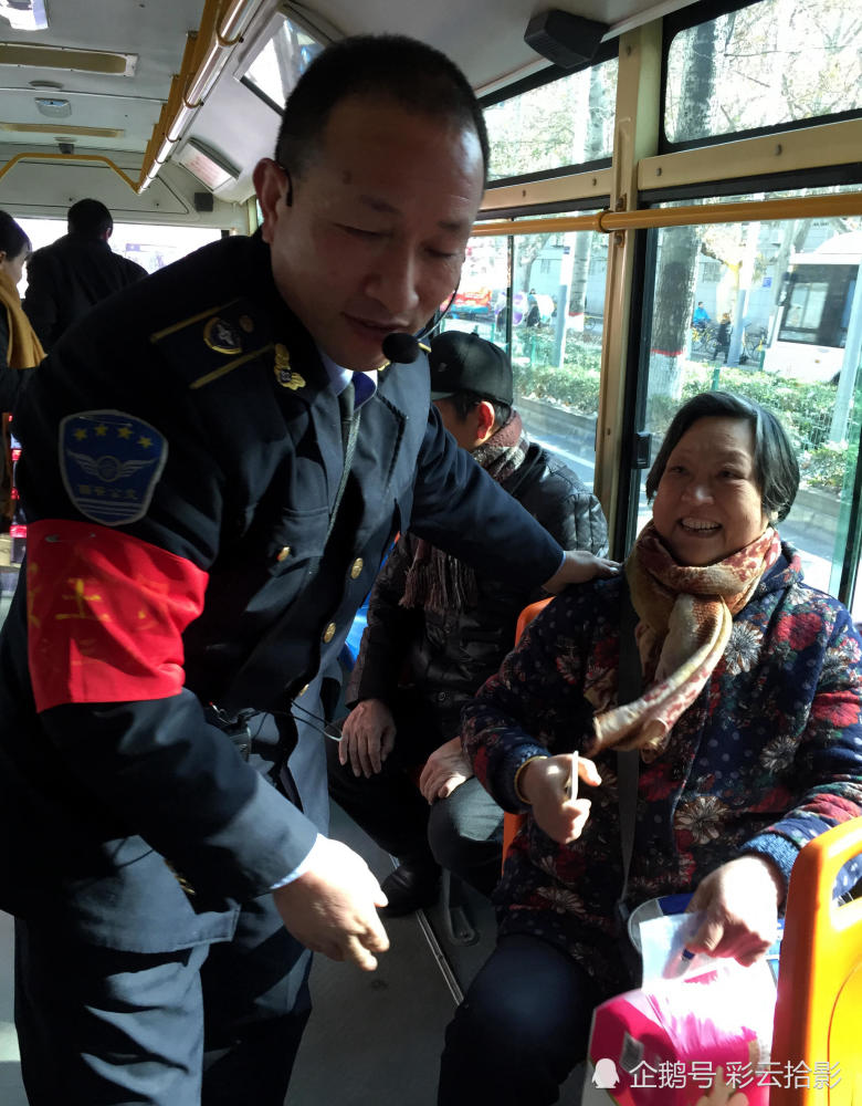 双语报站服务好 西安28路公交司机受称赞