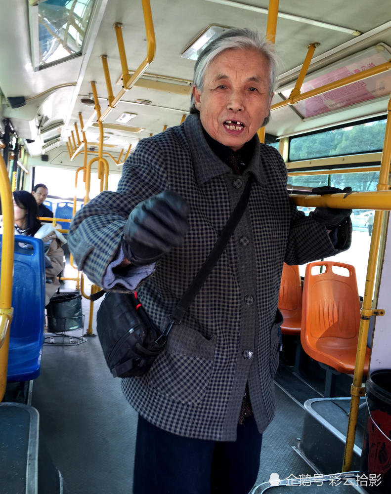 双语报站服务好 西安28路公交司机受称赞