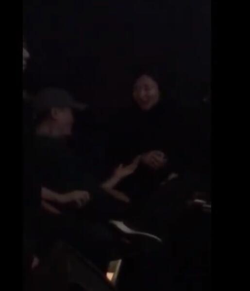 马云现身重庆酒吧:竟只喝白开水 消费1300多元