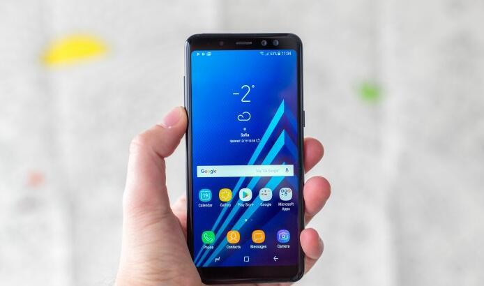 三星新款A8评测:待机时间92小时 配自拍双摄很