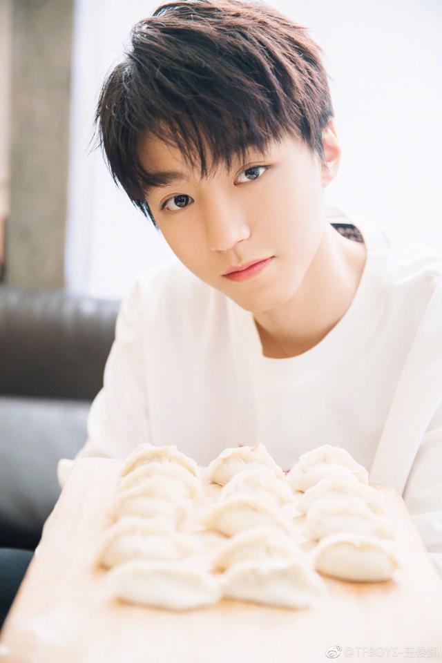 95后男明星吴磊、王俊凯、易烊千玺的穿搭帅