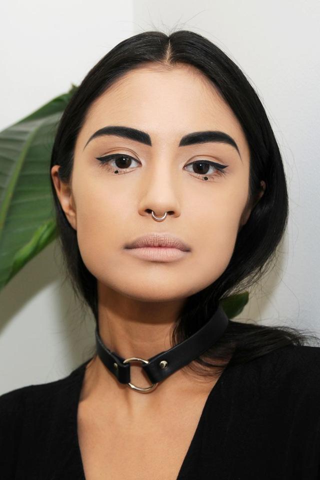 被倪妮泪痣妆美到 胸无大志不要紧脸上有痣就可以