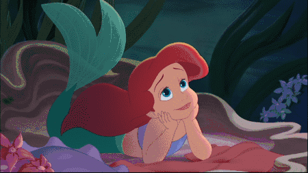 低头照镜子?骚凹瑞……贝拉公主的双下巴也会出来.