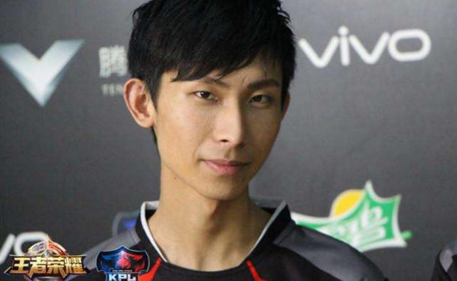 梦泪即将女仆装亮相网友女友的这局出卖满分