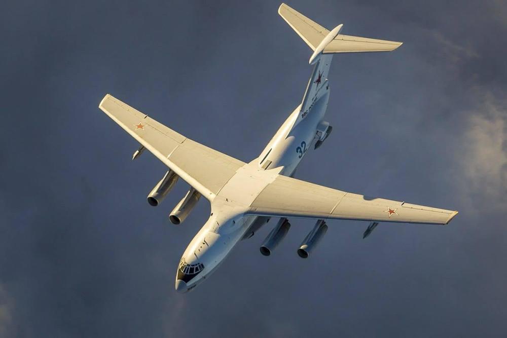 北约拦截俄轰炸机很尴尬,图160玩飚车战机有时