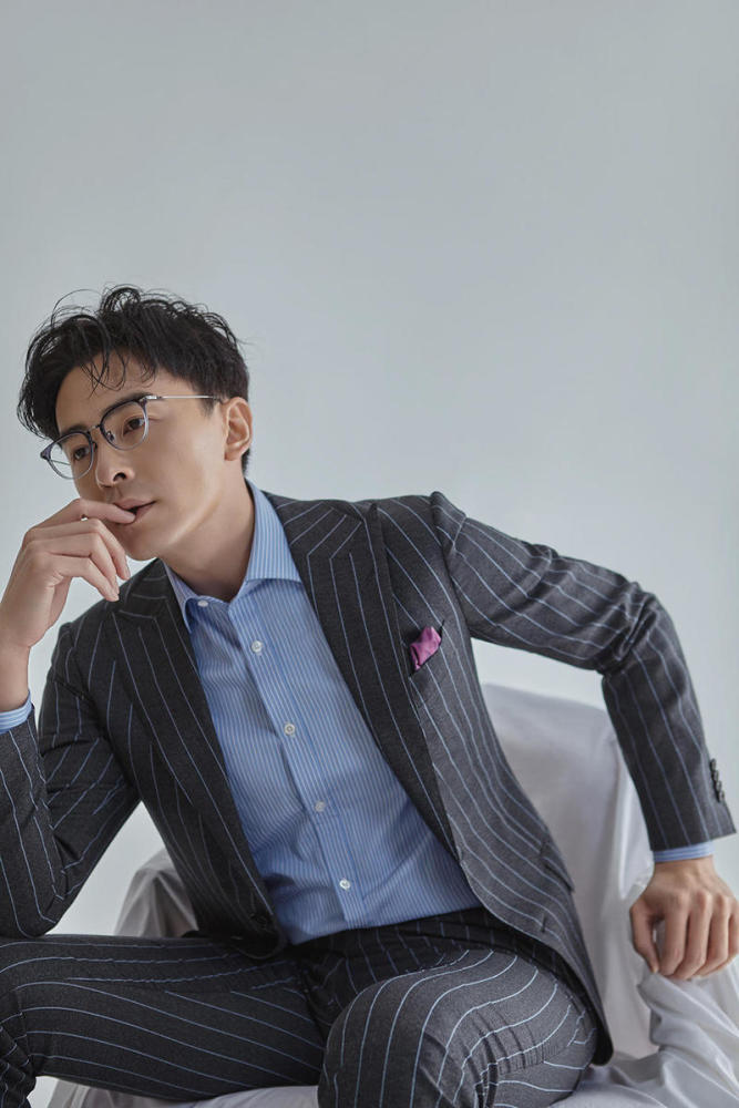 颜控福利!郑元畅日系写真尽显雅痞熟男魅力