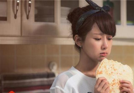 张一山看杨紫眼神超宠溺,喊话秦俊杰买口红,称