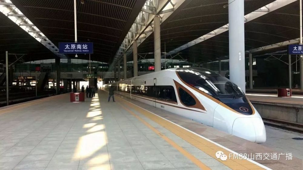 最快的车是动车d2004,用时3小时8分钟其余的动车大部分在3小时20分钟