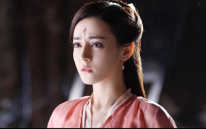 迪丽热巴粉丝手撕嘉行:杨幂力捧李溪芮好戏不