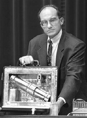 揭秘世界非主流核弹:这样一个行李箱就能毁掉