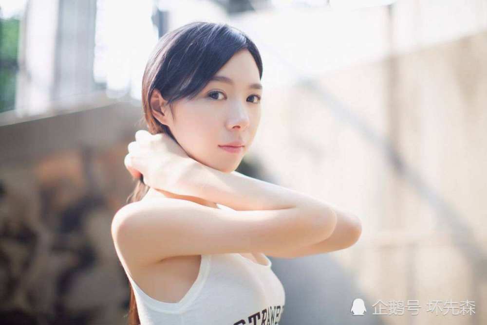 她是绝地求生女职业选手:亚服前10,人称女版U