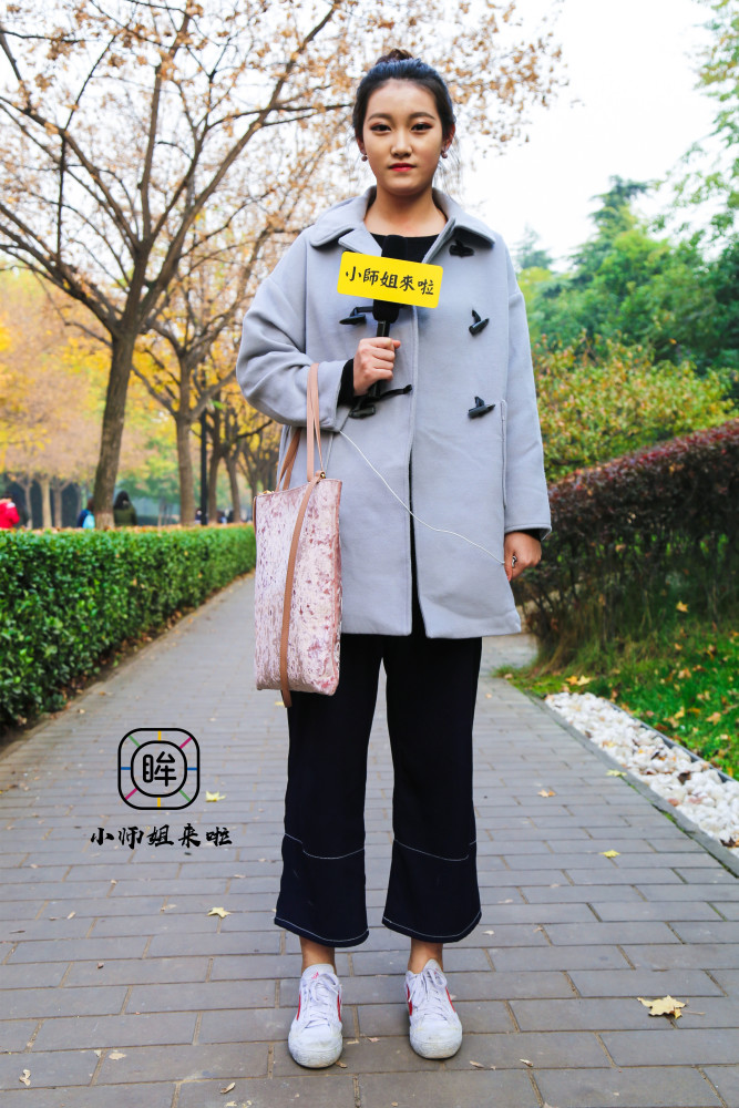 秋冬街拍:学院风长发及腰的小姐姐你喜欢吗?