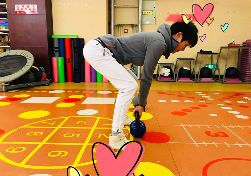 汪涵妻子杨乐乐晒健身美照,身材保持得太好了吧