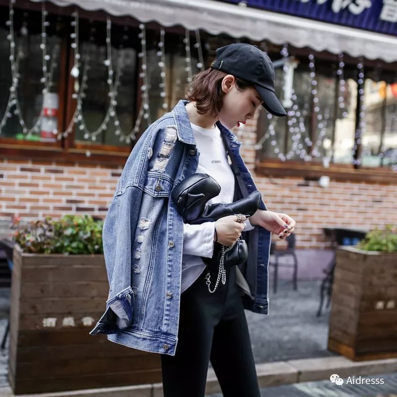 Oversize风格的冬季外套,没有比她更洒脱的了