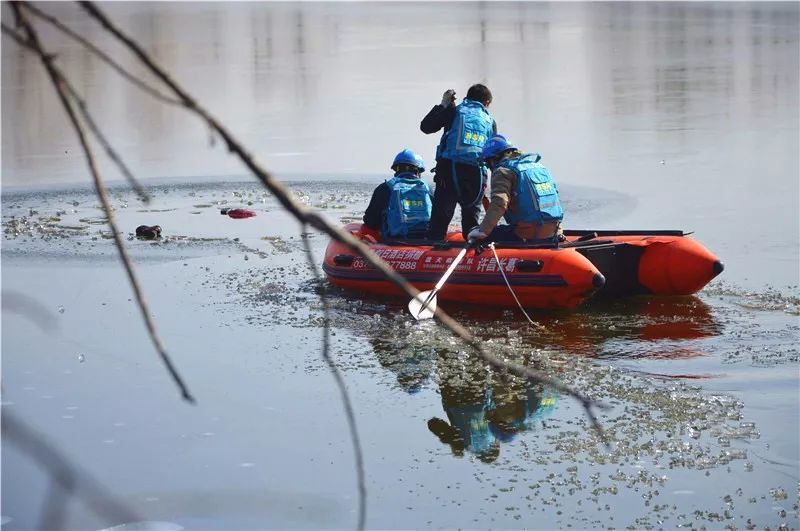 长葛一女子跳进双洎河轻生30多人20分钟紧张搜救