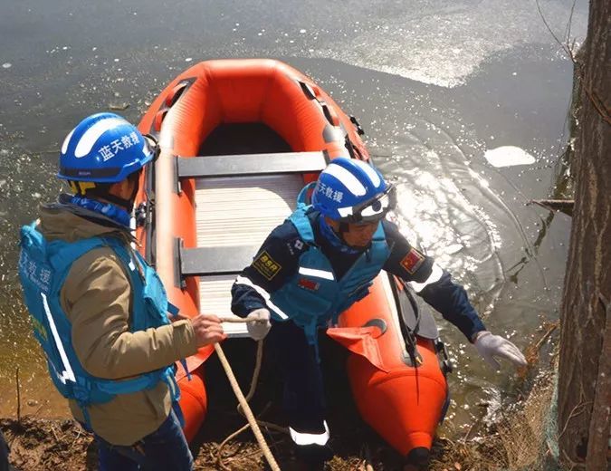 长葛一女子跳进双洎河轻生30多人20分钟紧张搜救