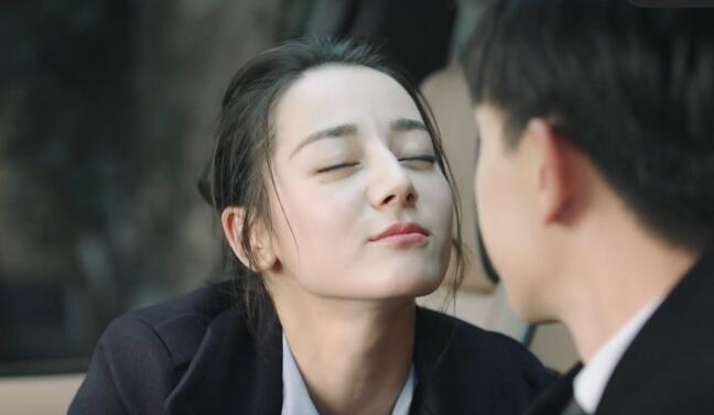 迪丽热巴自曝结婚年龄,想要三个小孩,已取好名