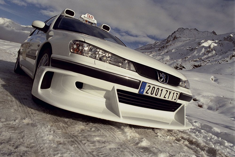 在法国,临停路边玩手机现在也变违法了