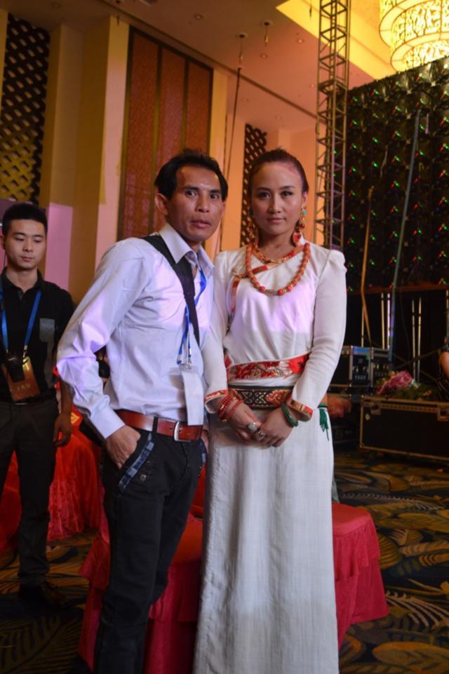 何尚创与央金兰泽合影何尚创与汤镇业合影何尚创与王梓軒合影何尚创与