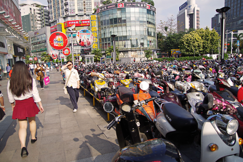 一个骑在电驴背上的都市,电瓶车达两百万辆,被称作"电驴之都"