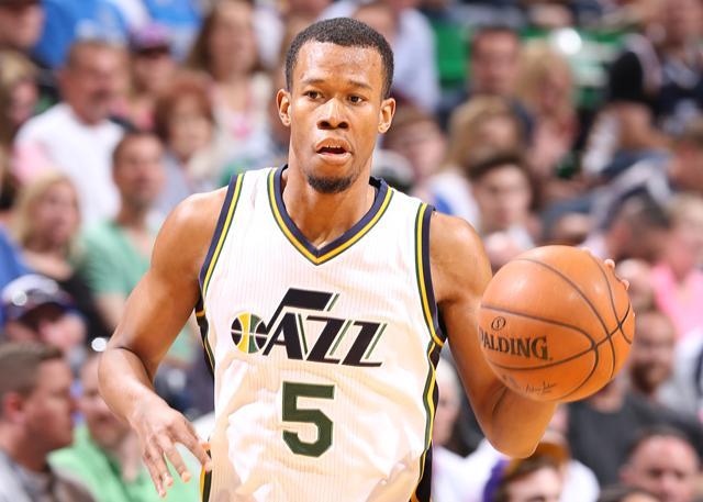 胡德称很高兴加盟骑士队,生涯初期就能进入季后赛,会多向jr学习