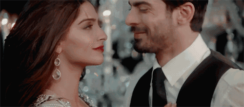 假装爱你的男人,经常会给你这三种感觉