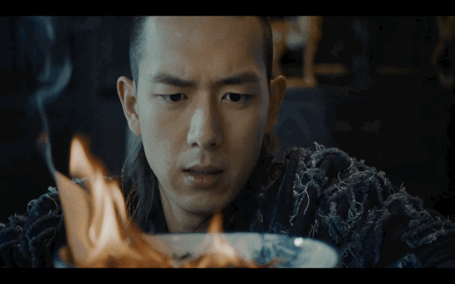 逃过了朱一龙没逃过李现,小河神现男友,笑起来不太聪明的亚子!
