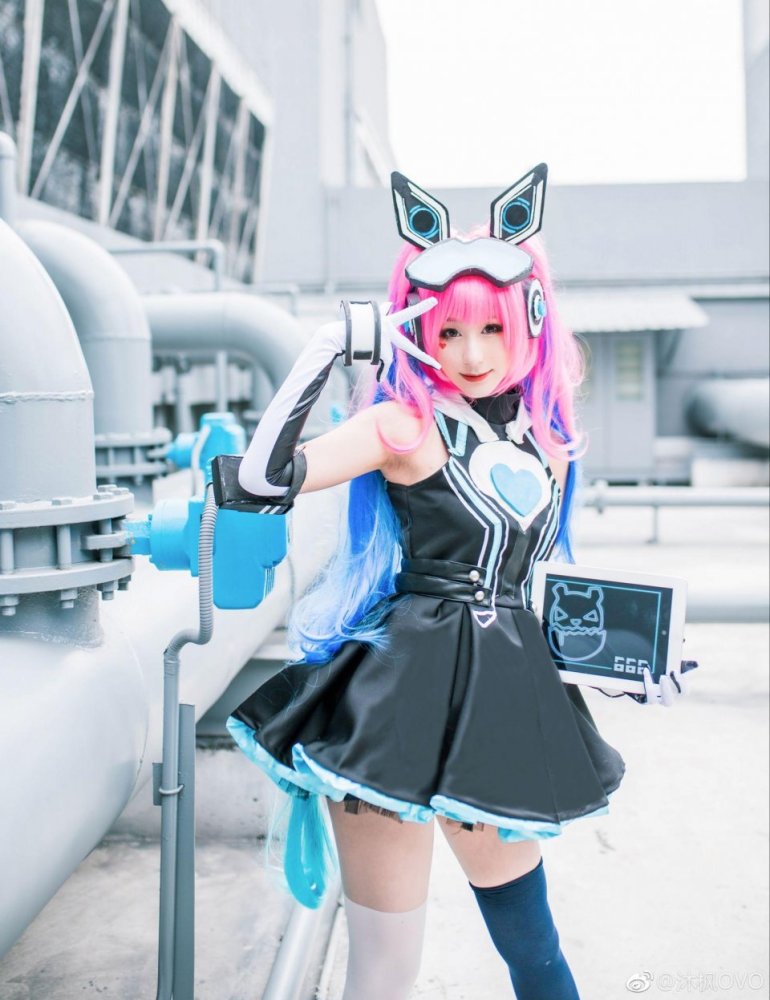 王者荣耀cos:安琪拉心灵骇客,漫展场照活力满