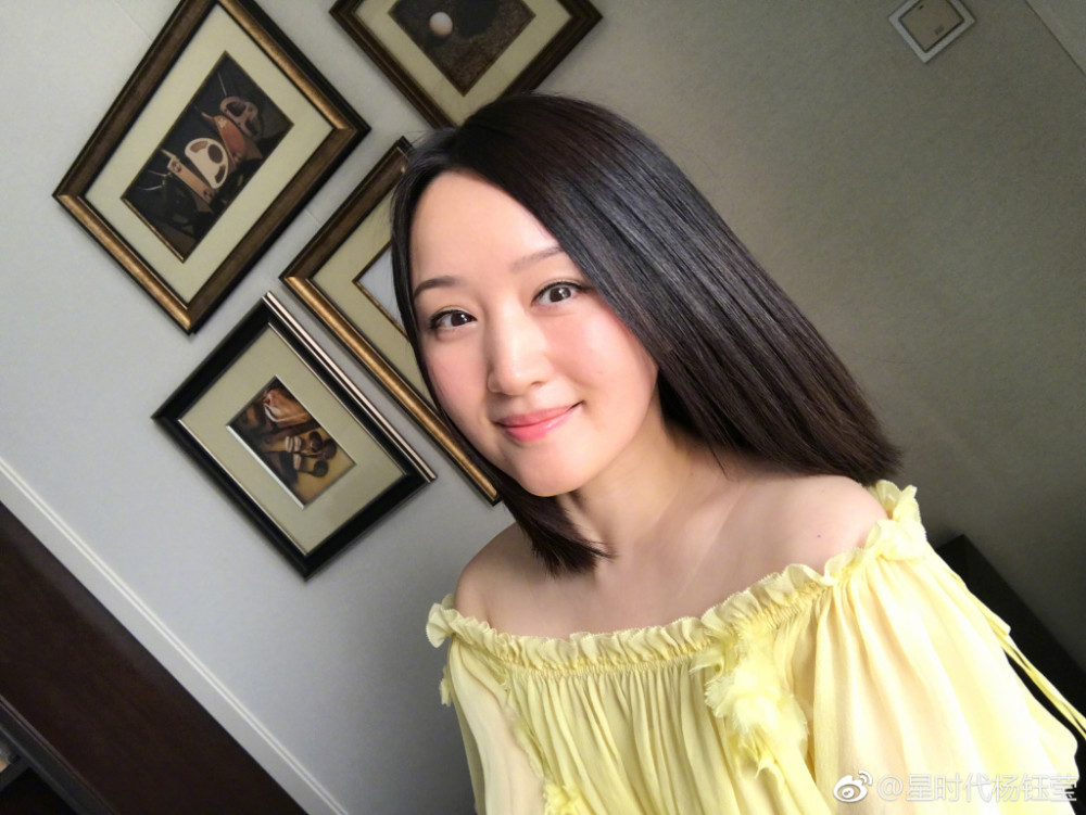 甜歌皇后杨钰莹送新年祝福 面色红润如二十岁少女!