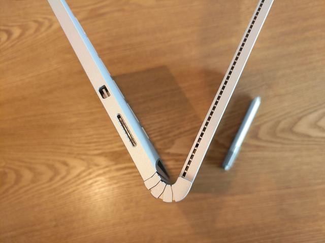 柔性屏配铰链,这才是折叠手机的正确打开方式