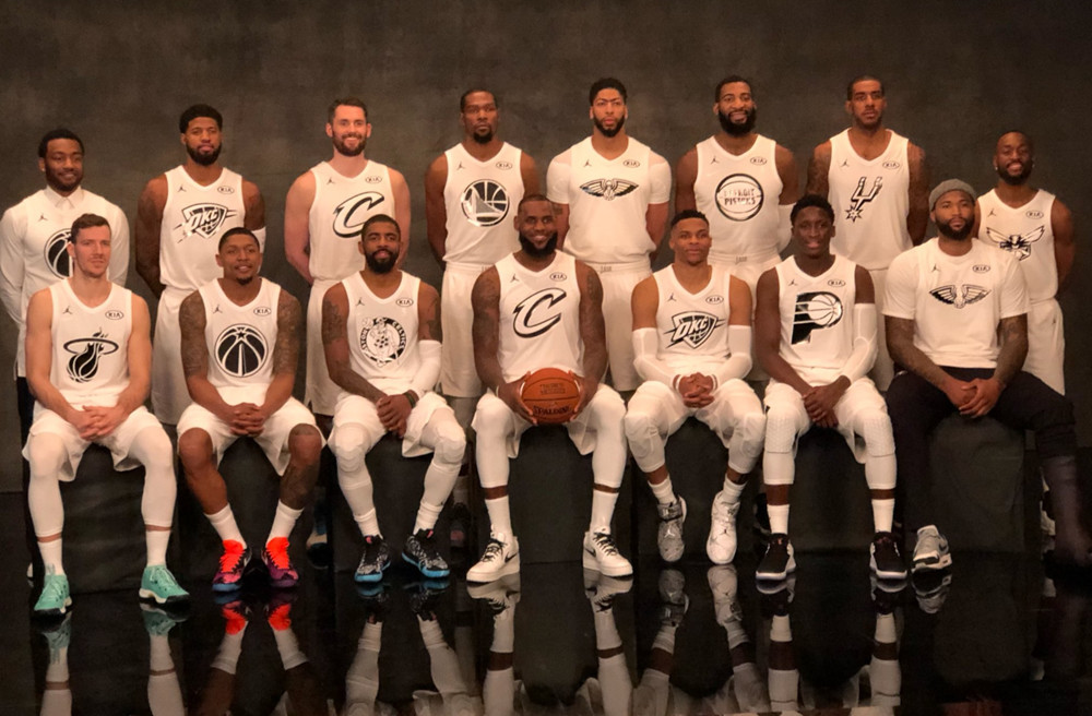 图为2018全明星勒布朗队合影