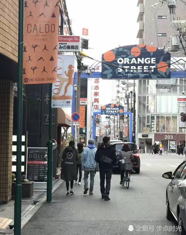 鹿晗带女友关晓彤公园看鹿小情侣真的好甜 腾讯网