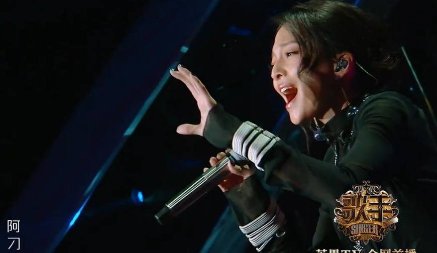 邓伦是张韶涵的迷弟,开车时循环播放《阿刁》