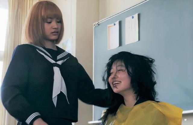 在真人版当中,主人公野咲春花由山田杏奈饰演,男主角相场晄由清水寻也