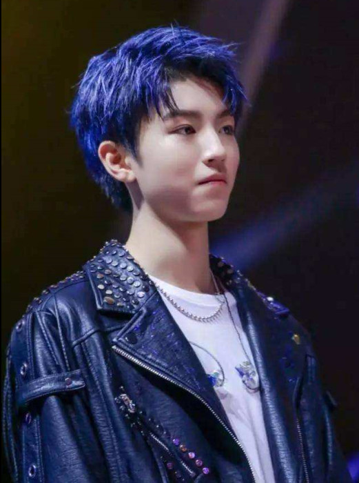 染蓝色发型最好看的5位明星,鹿晗太抚媚,迪丽热巴美出天际