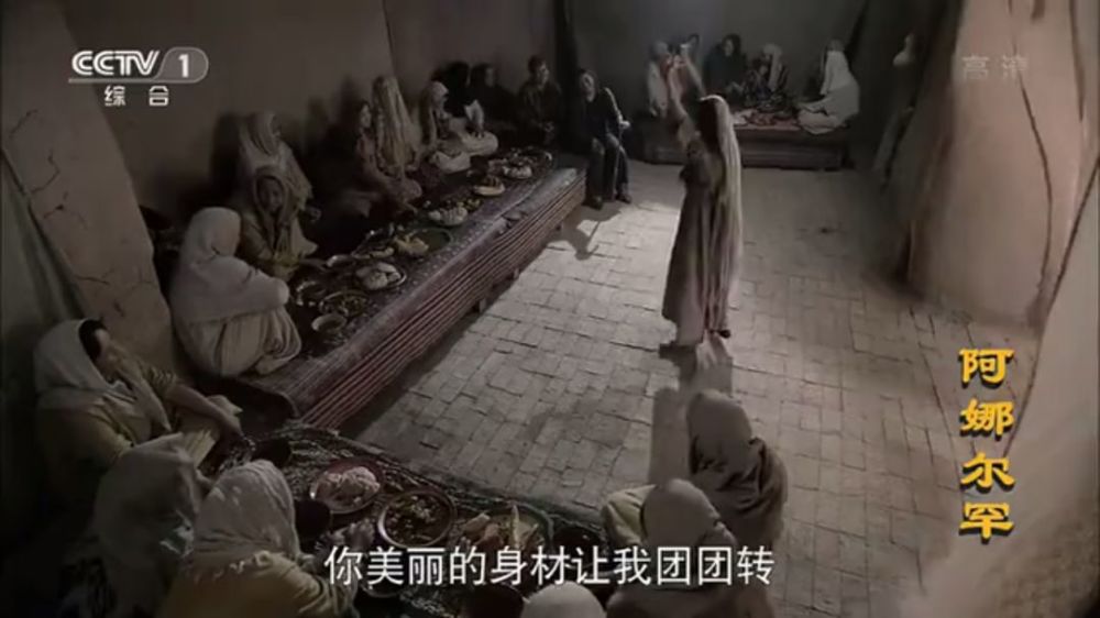 生日当天被鞭打,在四五十度高温天气下跳舞!