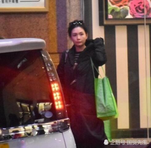 50岁邱淑贞近照曝光 风韵犹存魅力不减当年