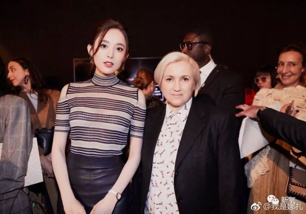 娜扎颜值不输热巴,却在脖子前倾这点上被热巴