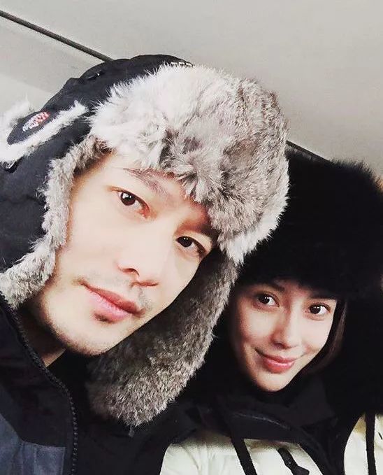 Angelababy晒儿子小海绵玩雪照片,网友感叹绝