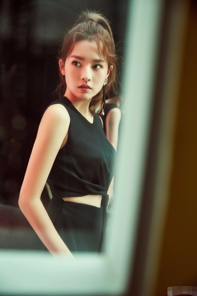 吴克群新女友陈语安私照公开肤白貌美身材超nice