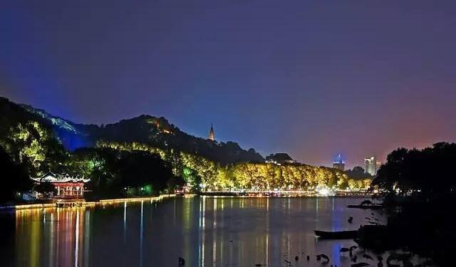 逃离家人催婚 和转正男友的第一次旅行被他打