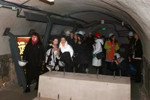 井下探秘游:穿行井下幽深老巷 体验矿业