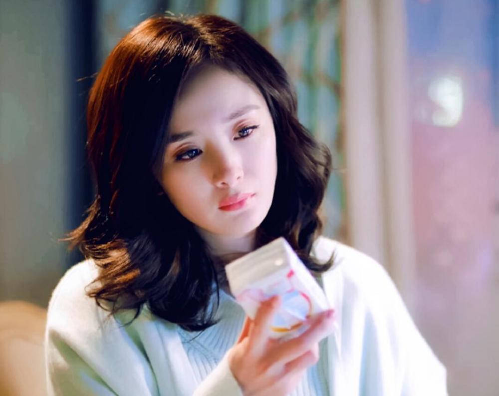 杨幂首度承认捧红旗下艺人太难:没计划捧红所