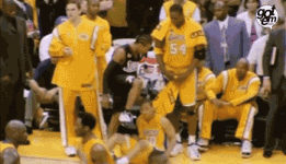 第三位:艾弗森对泰伦-卢的胯下之辱在nba历史上,摇手指是穆托姆博的