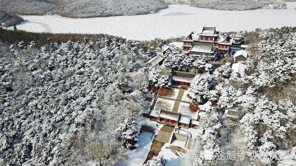 沈阳:航拍雪后向阳古刹 玉树琼枝引人入胜