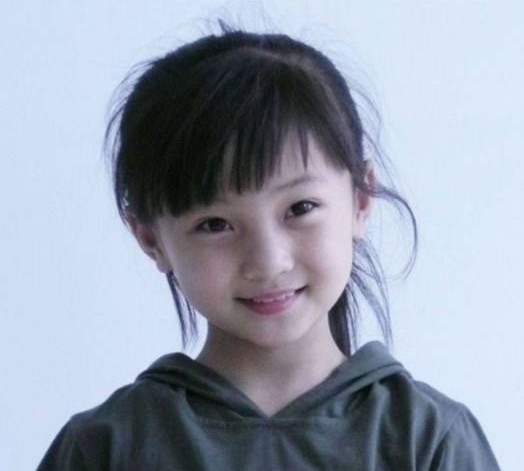 比如上图的林妙可,是大家公认的仙女感爆棚的小童星.