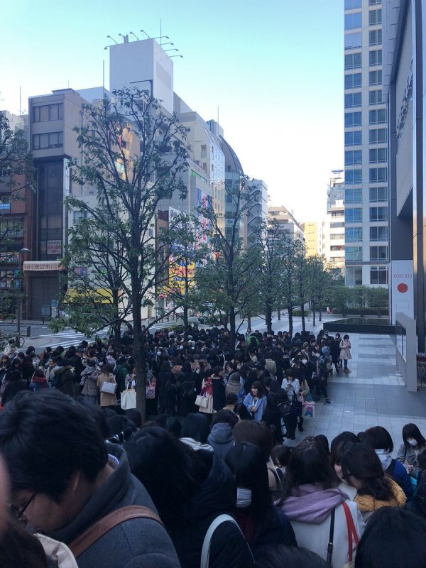 谁说过气？《阿松》官方活动引发大批粉丝排队